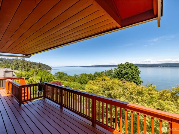 2205 Cranes Landing Drive, Greenbank, WA 98253