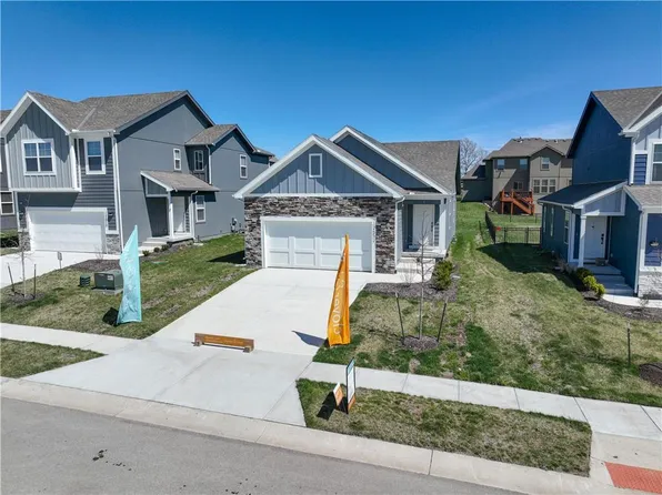 12617 S Burrows St, Lees Summit, MO 64086