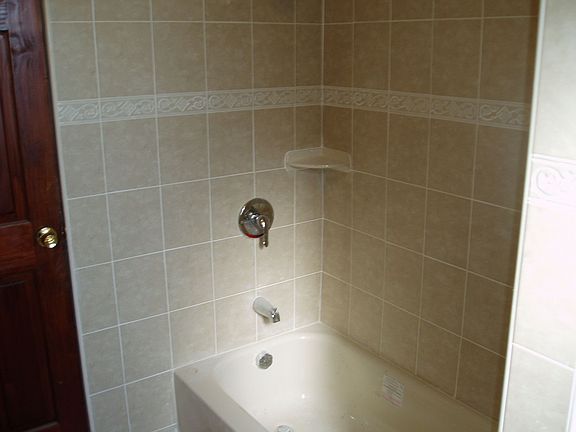 upstairs full bathroom