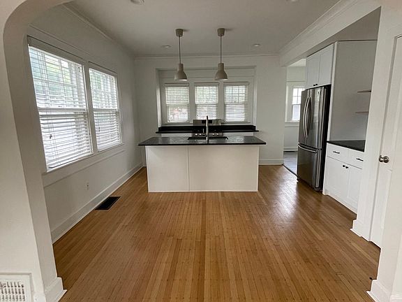 3rd image of 5201 Broadway St #5201