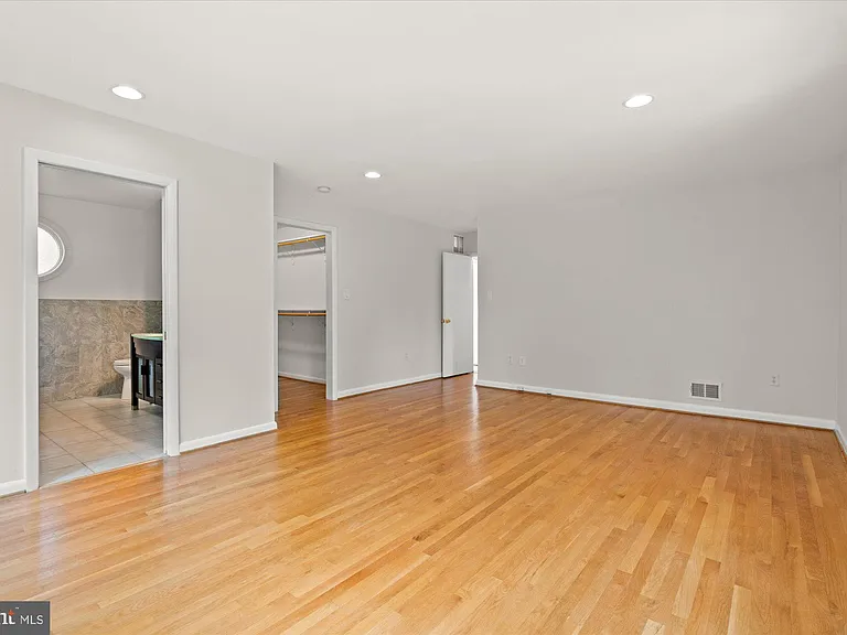 7504 Radnor Rd — Photo 27