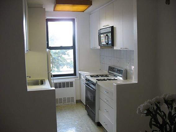 Beautiful 1 Bedroom Co-op!
