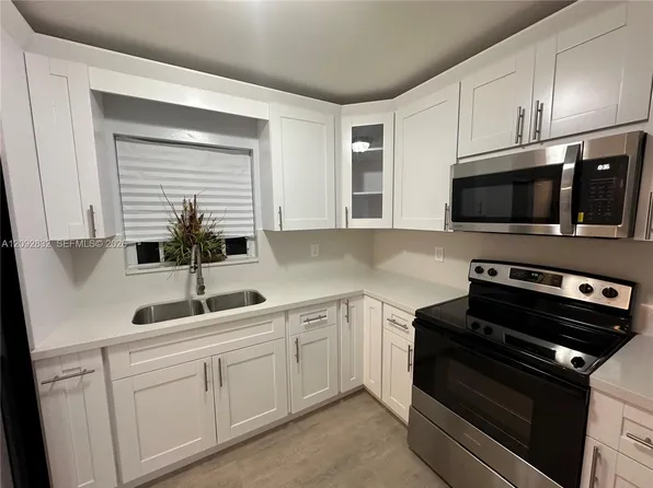 4695 Cambridge St, Lake Worth, FL 33463