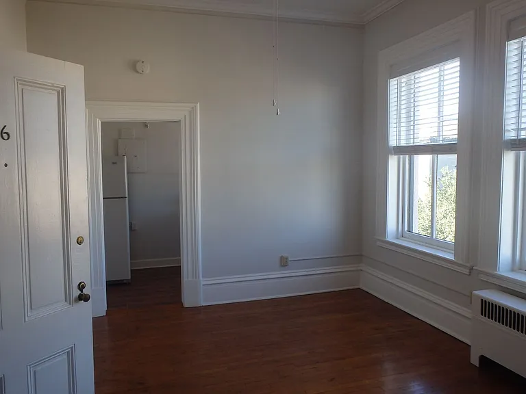 450 Whitaker St — Photo 8