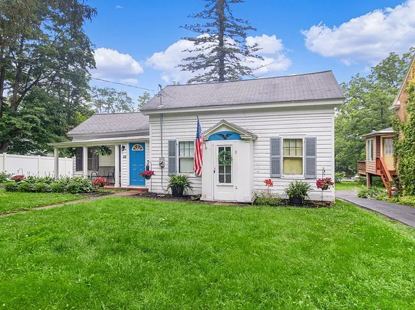 44 Paris Rd, New Hartford, NY 13413