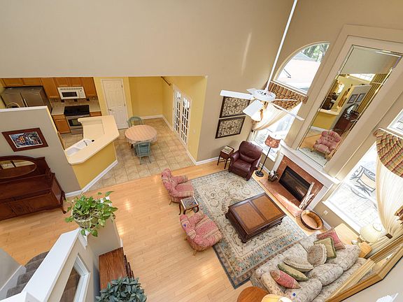 3rd image of 2501 Winged Elm Dr E