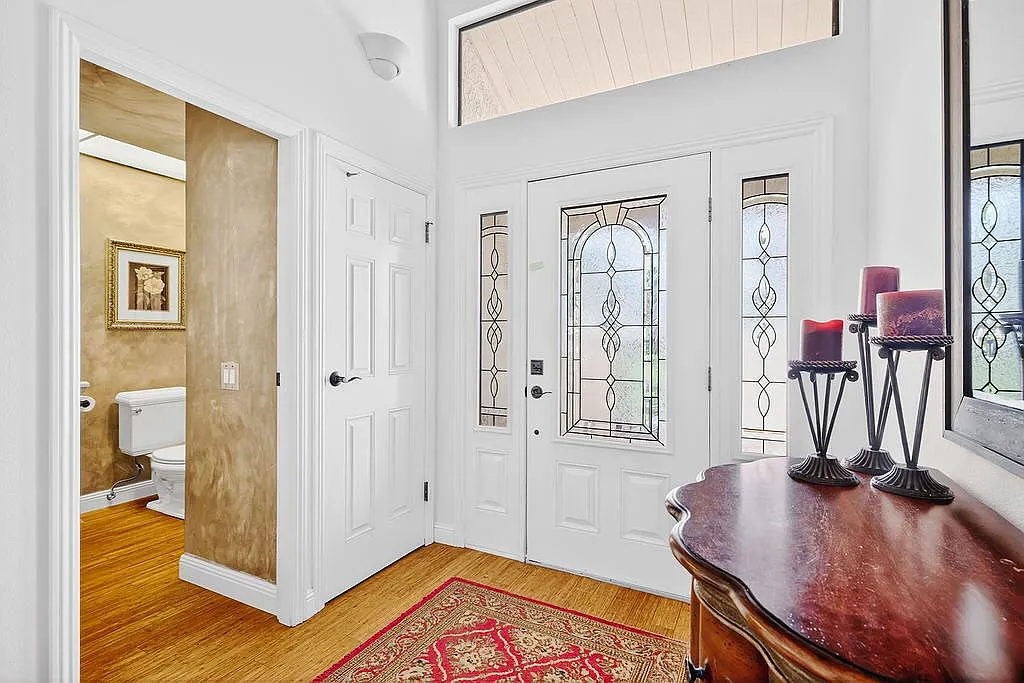 1 bed, 2.0 bath, 1049 sqft, $2,800 — Photo 2