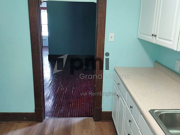 5th image of 853 N College St