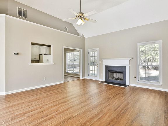 5th image of 245 Baldwin Ct