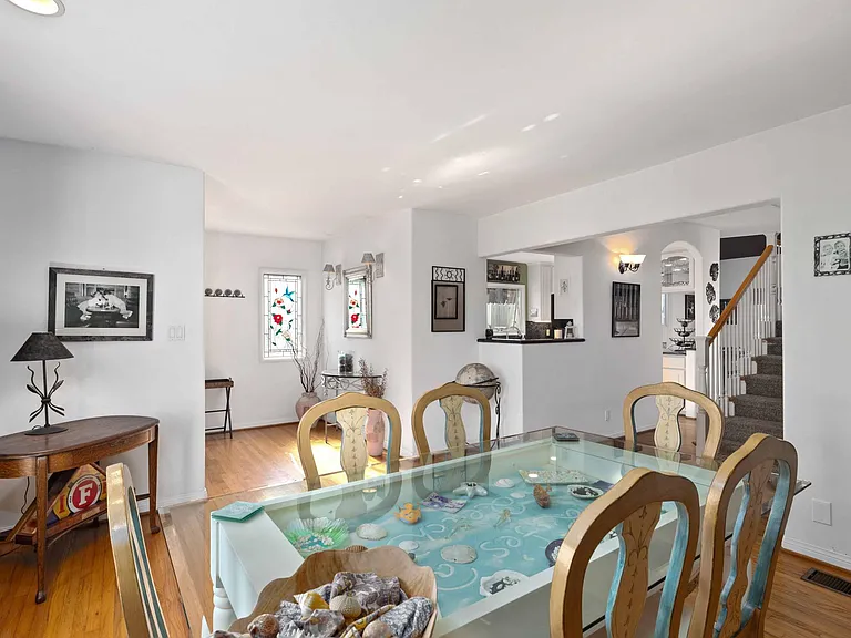 1605 Lynngrove Dr — Photo 6