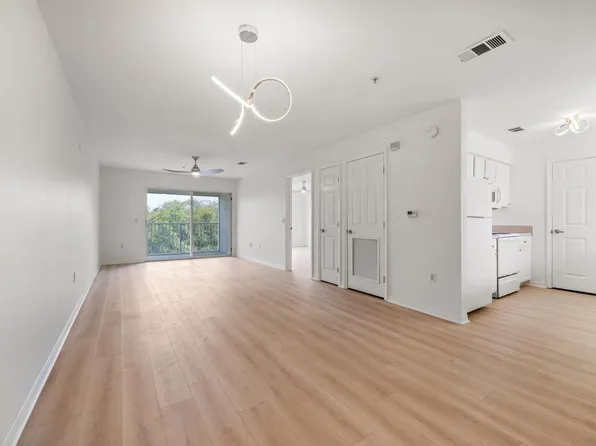 4274 Calinda Ln APT 242, Niceville, FL 32578