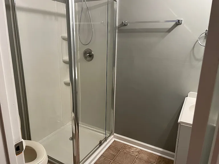 Bath located near bedroom 1.
