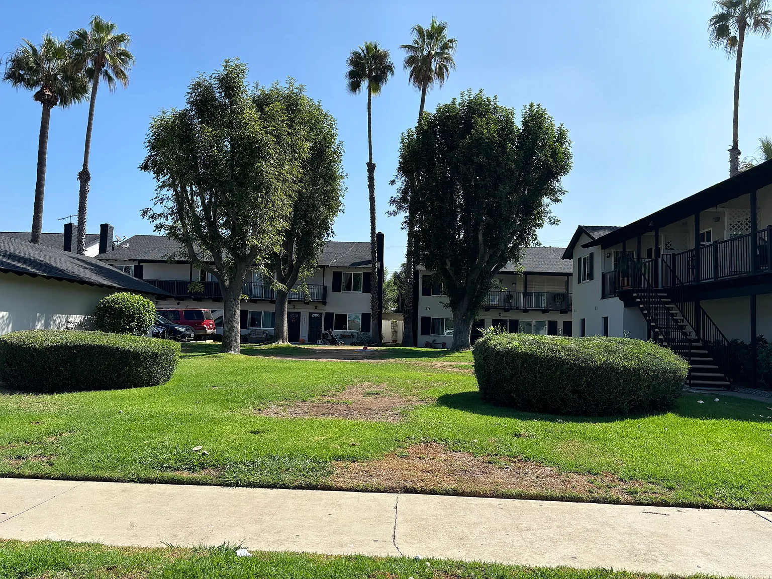 2 bed, 700 sqft, $2,600 — Photo 3
