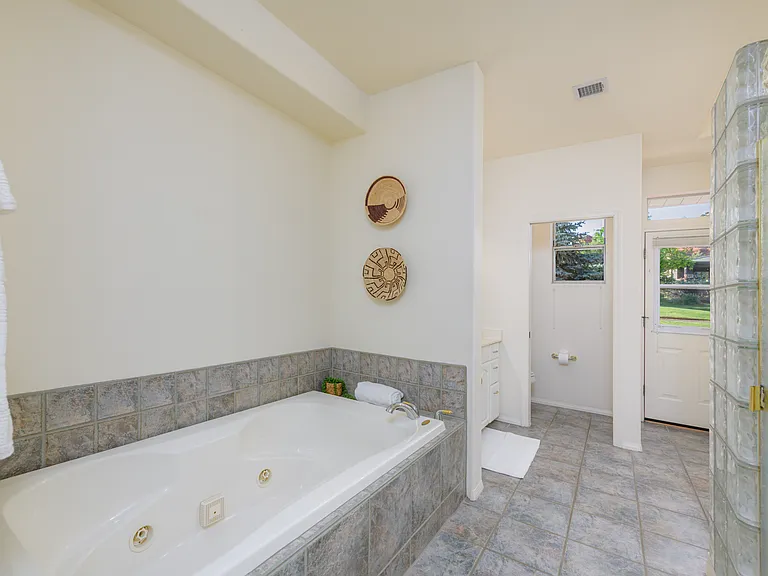 230 Red Rock Cove Dr — Photo 23