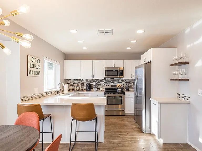 709 W Vaughn St — Photo 9
