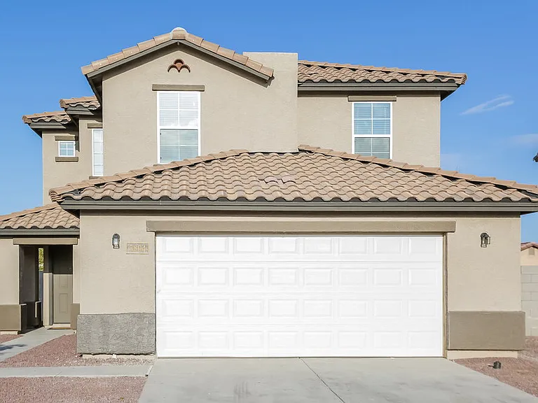 5804 S 10th Dr — Photo 1