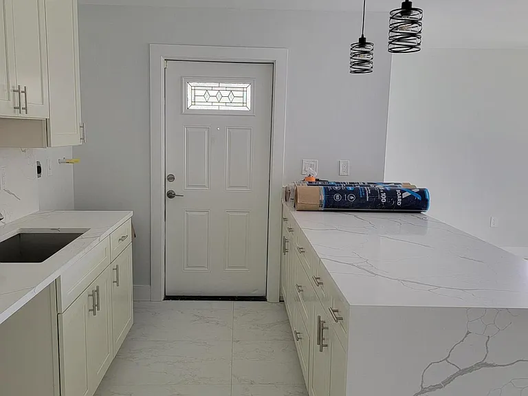 240 SW 7th St #9 — Photo 6