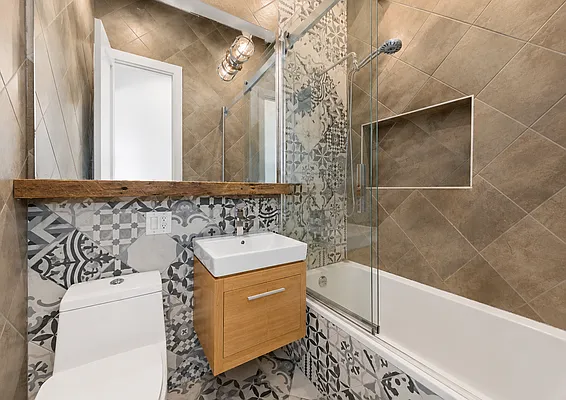 Bathroom, photo 2