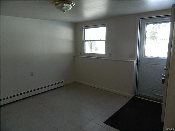 2nd image of 10 Blossom Ln