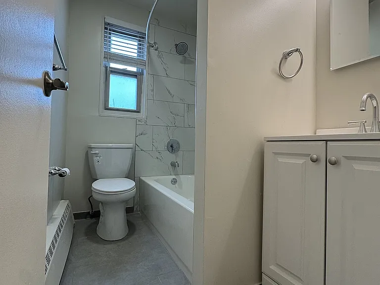 759 5H Bathroom