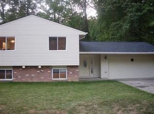 5454 Barton Rd, North Olmsted, OH 44070