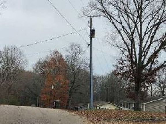 Exterior Neighborhood (street photo)