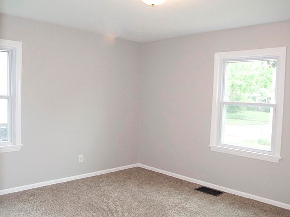 5th image of 1060 Cricklewood St SW
