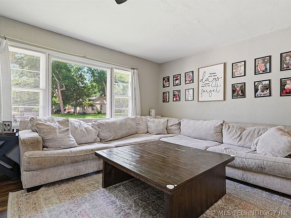 5th image of 631 W 20th St