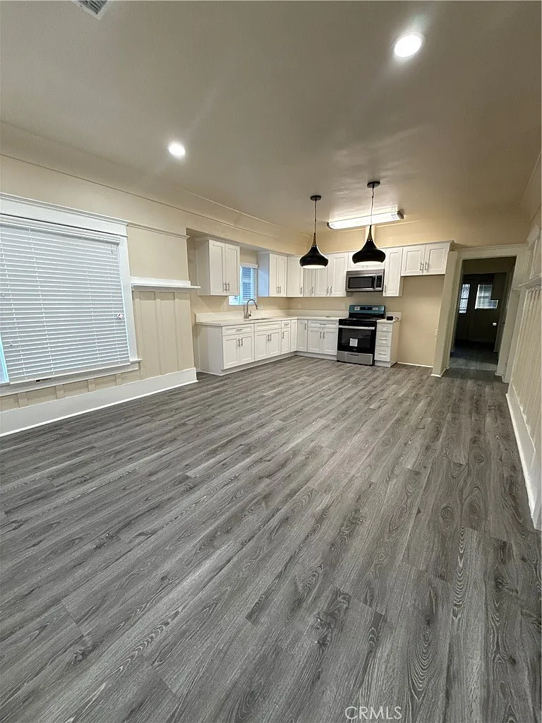 4 bed, 1176 sqft, $4,600 — Photo 1