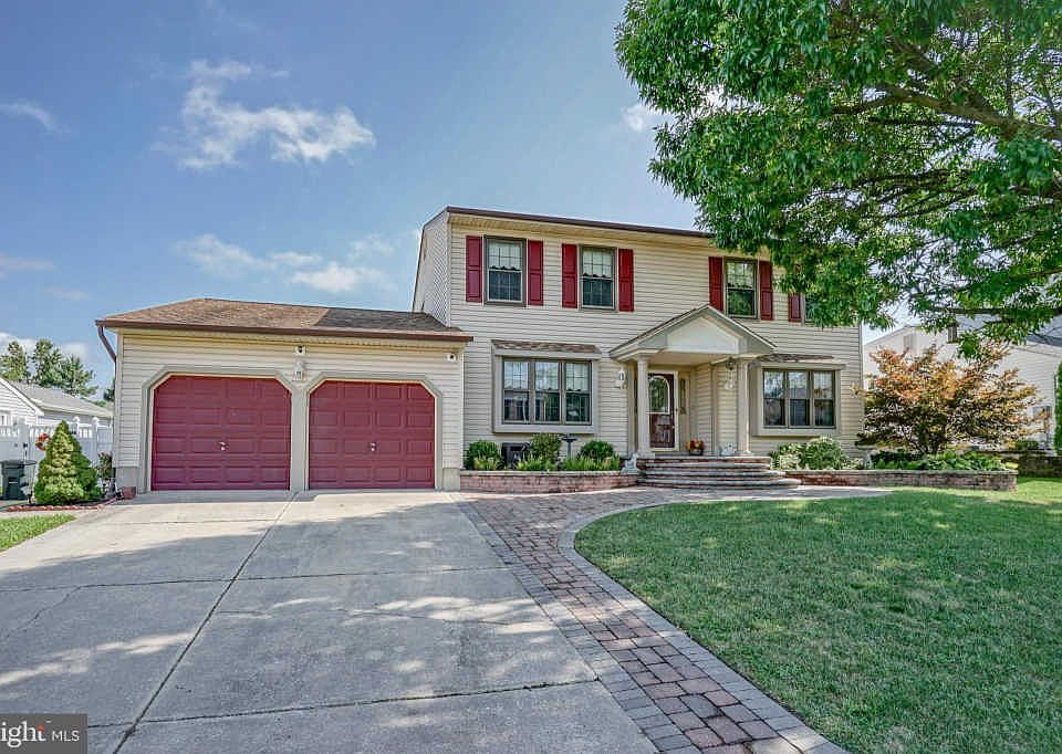 1st image of 140 Mimosa Dr