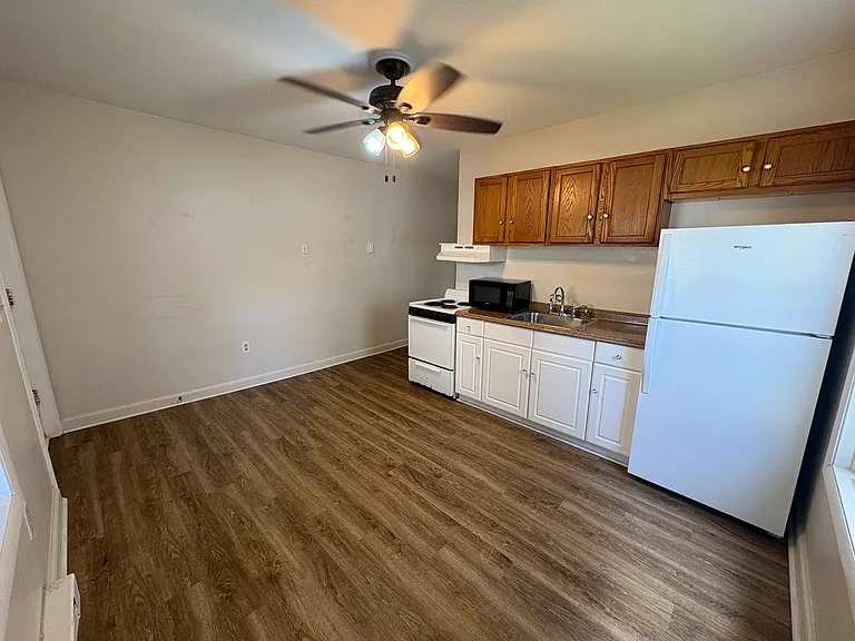 1 bed, 1.0 bath, 560 sqft, $875 — Photo 3