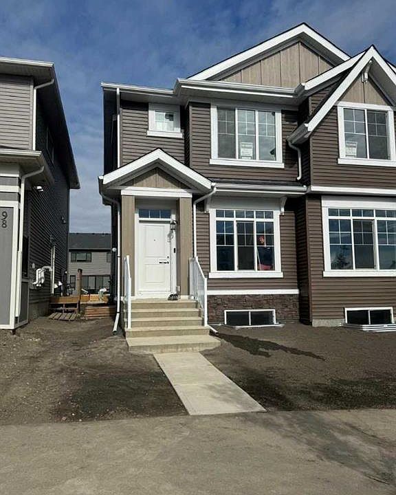 1st image of 94 Aquila Dr N
