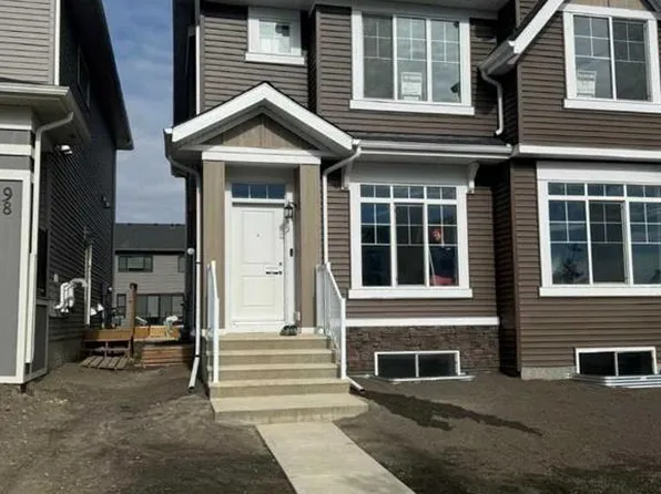 94 Aquila Dr N, Calgary, AB T3R 2C4