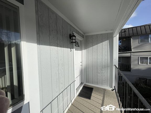 3rd image of 1010 N J St APT 5