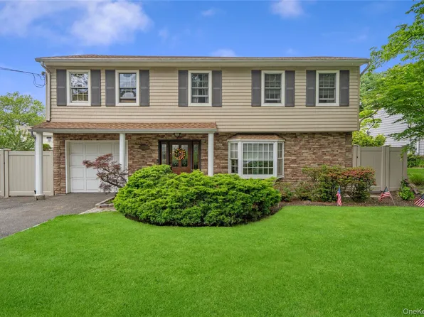 11 Edison Drive, Huntington Station, NY 11746
