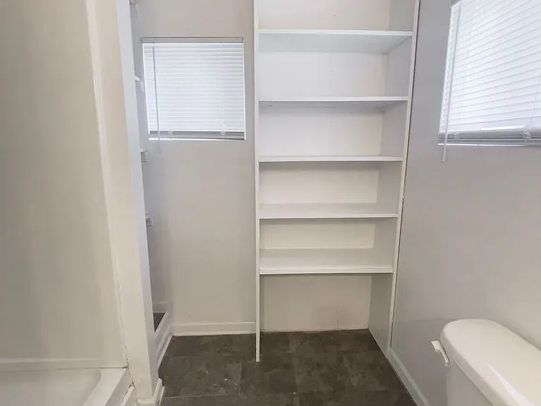 812 W University Ave — Photo 9