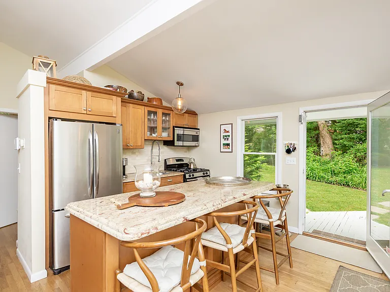 21 Hillover Rd E — Photo 31