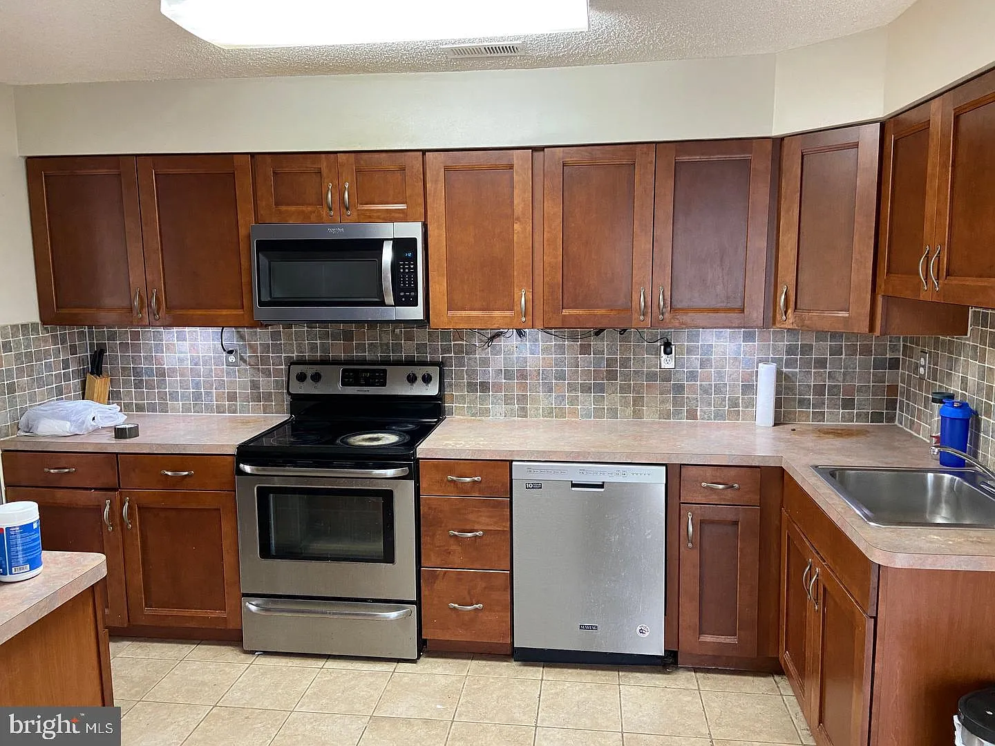 4 bed, 2.5 bath, 1422 sqft, $3,500 — Photo 3