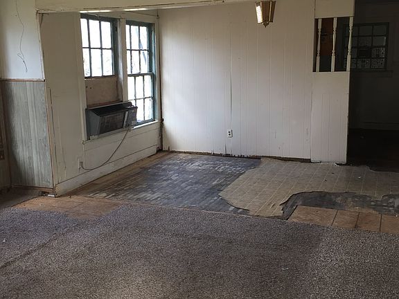 3rd image of 607 Idylwood Dr