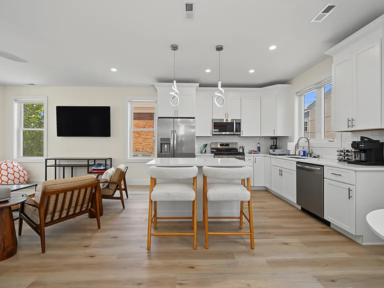 113 N Brighton Ave — Photo 6