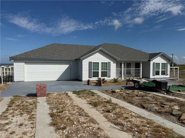 100 Lakeview Trce, Three Rivers, TX 78071