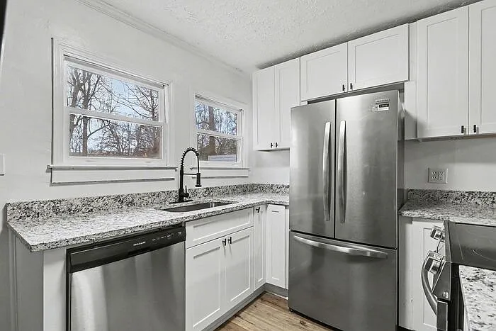 2160 Dowdell Dr — Photo 9