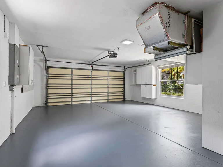 7105 Victoria Cir — Photo 33