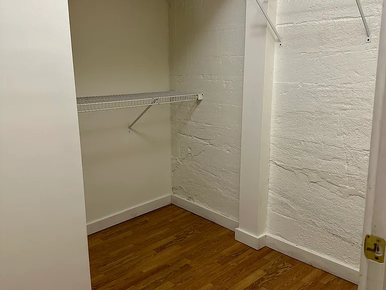816 Washington St #5 — Photo 8