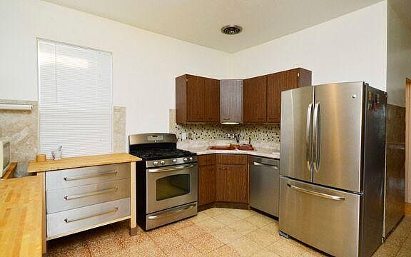 4th image of 4535 N Sawyer Ave Floor 2