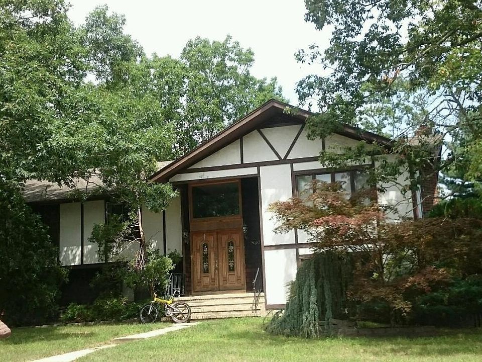 1st image of 830 Derry Dr
