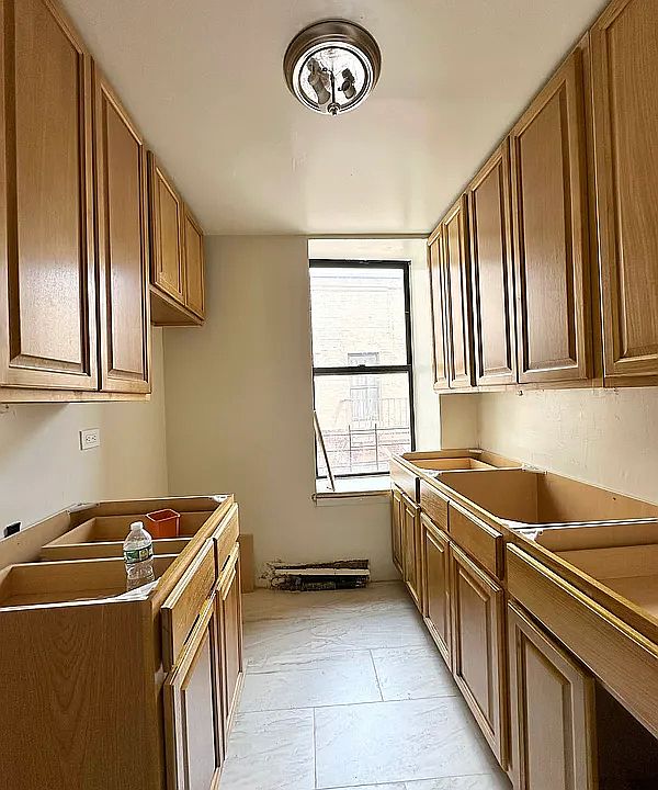 2nd image of 1630 Montgomery Ave #2F
