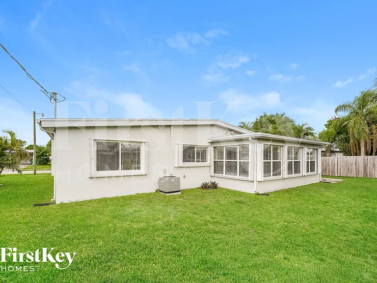 21426 Glendale Ave — Photo 15