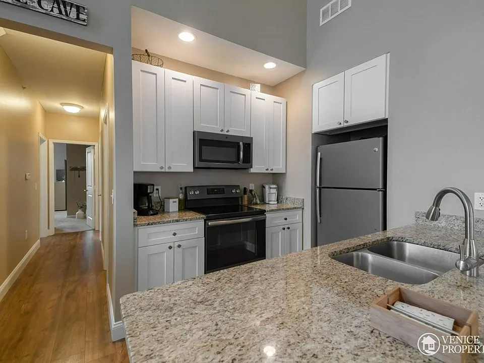 Three Bedroom with Garage near Grandview