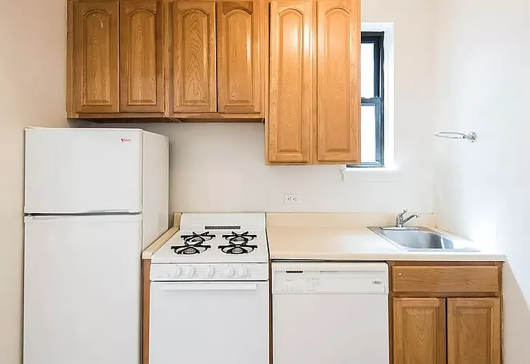 301 E 49th St #3C — Photo 3